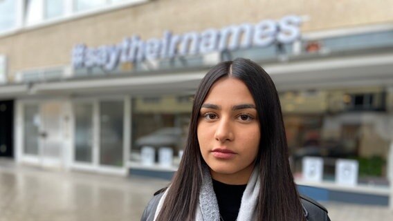 Nesrin Unvar, Schwester des ermorderten Ferhat Unvar  Foto: Sebastian Friedrich