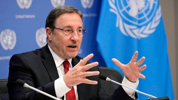 UN-Diplomat Achim Steiner während einer Pressekonferenz. © picture alliance Foto: ASSOCIATED PRESS | Mary Altaffer