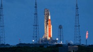 Die Artemis-Mondrakete im Kennedy Space Center. © Picture alliance / dpa / Orlando Sentinel via ZUMA Press Foto: Joe Burbank