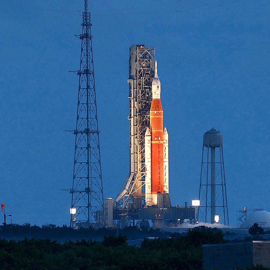 Die Artemis-Mondrakete im Kennedy Space Center. © Picture alliance / dpa / Orlando Sentinel via ZUMA Press Foto: Joe Burbank