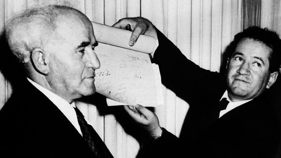 Proklamation des Staates Israel durch Ben Gurion 1948. © picture alliance Foto: anonym