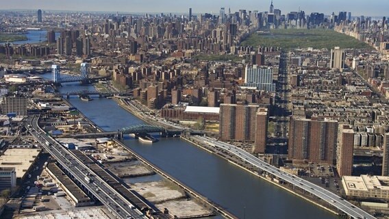 Harlem River und die Bronx (Luftaufnahme) © Imago Images Foto: agefotostock