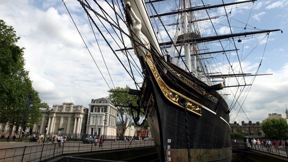 Das historische Segelschiff "Cutty Sark" von vorne fotografiert. © picture alliance Foto: Robert Fishman