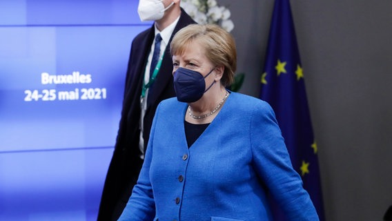 Bundeskanzlerin Angela Merkel reist nach einem EU-Gipfel in Brüssel ab. © dpa picture alliance Foto: Olivier Hoslet