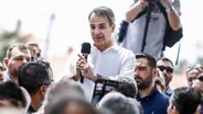 Kyriakos Mitsotakis, Premierminister und Vorsitzender der Neuen Demokratie, hält eine Rede während einer Wahlkampfveranstaltung in einem Vorort von Thessaloniki. © dpa bildfunk Foto: Giannis Papanikos