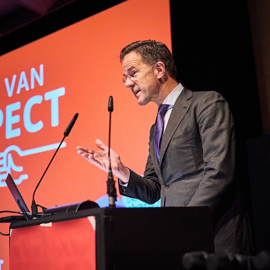 Der scheidende Premierminister Mark Rutte während der Eröffnung der Woche des Respekts. © picture alliance Foto: Phil Nijhuis