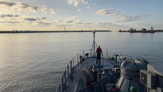 Das Minensuchboot Alexandru Axente läuft am Morgen aus Konstanza aus. © ARD Foto: Silke Hahne