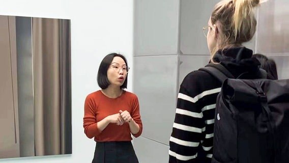 Zhuang Lin, Leiterin einer Kunstgalerie in Shanghai, China © ARD Foto: Eva Lamby-Schmitt