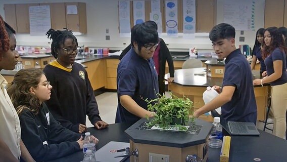 Students taking a course on climate change, USA © ARD 