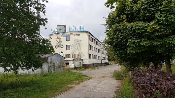 Das ehemalige Wald-Hotel in Schattin © NDR Foto: Wolfgang Heidelk