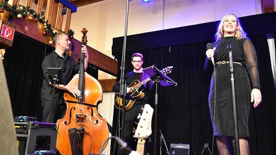 Anne-Fleur Gabor und Band © NDR Foto: Dittmar Martinowsky