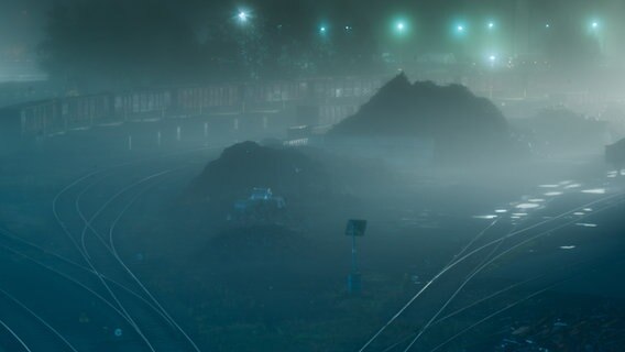 Menschenleere Industrieanlage bei Nacht. © darknightsky / photocase.de Foto: darknightsky