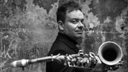 Maciej Obara mit Saxofon © Urszula Tarasiewicz Foto: Urszula Tarasiewicz