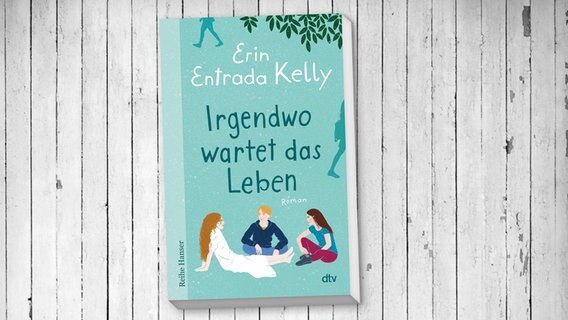 Cover des Kinderbuches "Irgendwo wartet das Leben" von Erin Entrada Kelly, erschienen im Verlag dtv. © dtv 