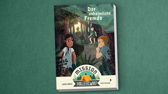 Cover des Kinderbuches "Mission Hollercamp - Der unheimliche Fremde" von Lena Hach, erschienen im Verlag Mixtvision. © Verlag Mixtvision 