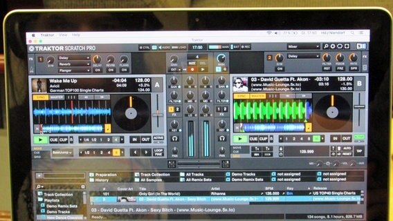 Ein Laptopbildschirm mit der Benutzeroberfläche einer DJ-Software. © NDR Foto: Lenne Kaffka