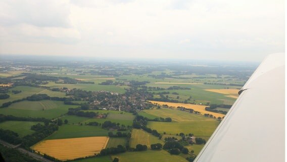 Ausblick aus dem Flugzeug. © NDR Foto: Svenja Keyser