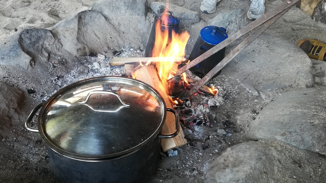 Kelas memasak api unggun di hutan NDR.de – TV – disiarkan dari A sampai Z