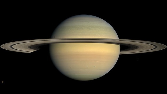 Der Saturn und seine Ringe reflektieren im Sonnenlicht. © NASA/JPL/Space Science Institute 