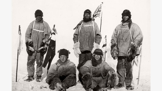Sir Robert Falcon Scott mit seinen Begleitern am Südpol im Januar 1912. © picture alliance Foto: United Archives / kpa