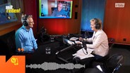 Mitreden-Moderatorin Sabine Dahl mit ihren Gästen Hans-Joachim Vieweger und Prof. Dr. Ulrich Walwei. © NDR 