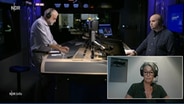 Screenshot aus dem Livestream der NDR Info Redezeit: Moderator im Studio mit Gästen © NDR Foto: Screenshot