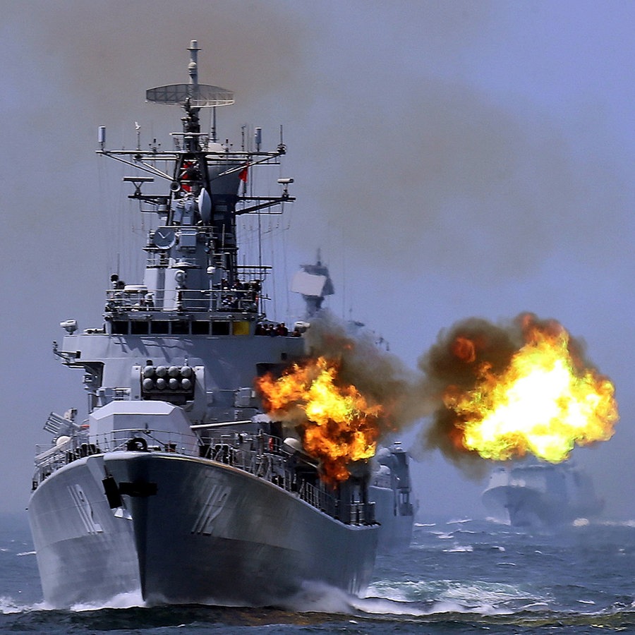 Chinesische Fregatten bei einem Manöver. © Picture Alliance Foto: Zhang Lei/Color China