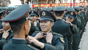Chinesische Soldaten bei der Vereidigung. © dpa-Bildfunk Foto: Zhao Qirui