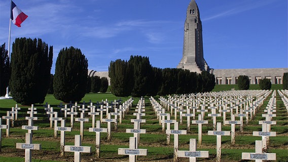 Mahnmal mit Totenhalle in Verdun © pa picture-alliance 