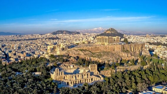 Luftaufnahmen vom Wahrzeichen der griechischen Hauptstadt Athen, der Akropolis und Parthenon-Tempel bei Sonnenuntergangsstimmung © picture alliance / ANE / Eurokinissi | Agenturfoto 