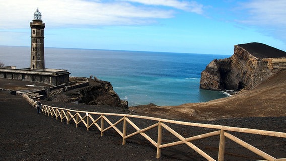 Alter Leuchtturm auf der Azoren-Insel Faial. © NDR Foto: Jochen Faget