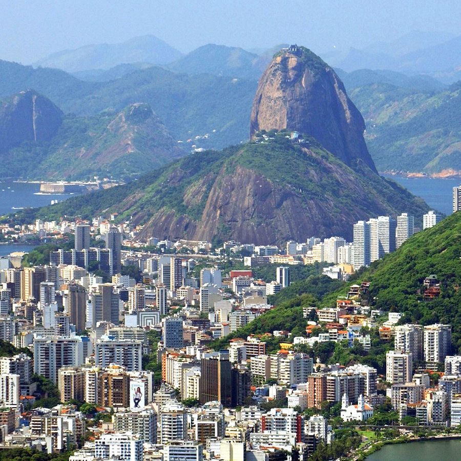 Rio de Janeiro, das Meer und der Zuckerhut-Berg aus der Vogelflugperspektive © picture-alliance/ ZB | Ralf Hirschberger Foto:  Ralf Hirschberger
