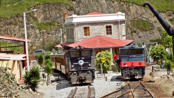 Der Bahnhof in Sibambe in Ecuador - dort treffen der Tren Ecuador und andere Züge aufeinander © NDR Foto: Solange Molina de Becker