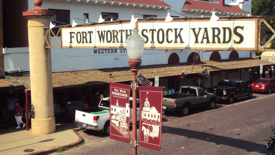 Schilder auf der Straße von Fort Worth, USA © NDR Foto: Guido Meyer