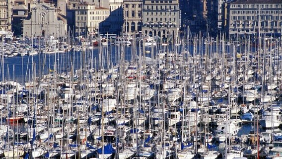 Im Hafen der Stadt Marseille liegen knapp 3.000 Boote. © imago stock&people 