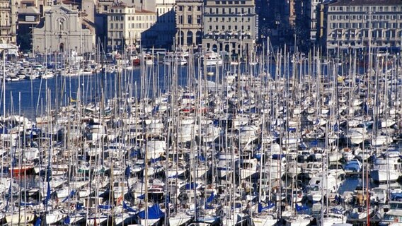 Im Hafen der Stadt Marseille liegen knapp 3.000 Boote. Im Hafen der Stadt Marseille liegen knapp 3.000 Boote. © imago stock&people