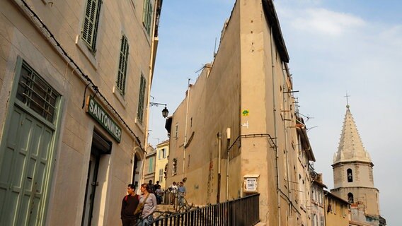Eine Gasse im Viertel Panier von Marseille © imago stock&people 