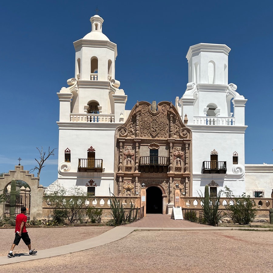 Die Missionskirche San Xavier del Bac in Mission Garden in Tucson Arizona (USA) © NDR Foto: Tom Noga