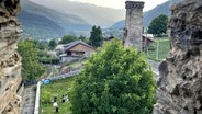 Das Dorf Mestia in Georgien mit einem typischen Turm © NDR Foto: Tatjana Montik