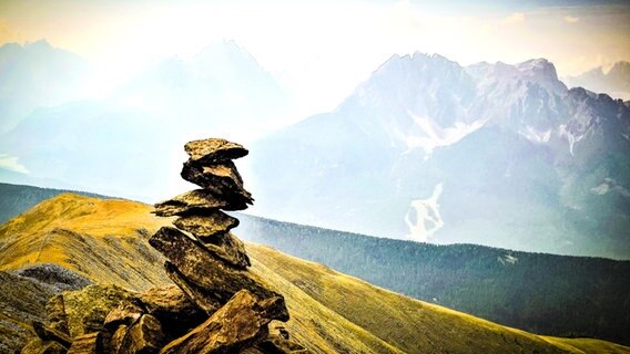 Ein Wanderweg auf einem Gipfel im Villgratental in Osttirol © NDR Foto: Jörg Wunram