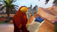 Szene aus einer Sesamstraßenfolge: Ein Monster geht auf einen Spielplatz (Screenshot).  