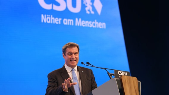 CSU-Chef Markus Söder beim Parteitag in Augsburg bei einer Rede. © dpa-Bildfunk Foto: Karl-Josef Hildenbrand