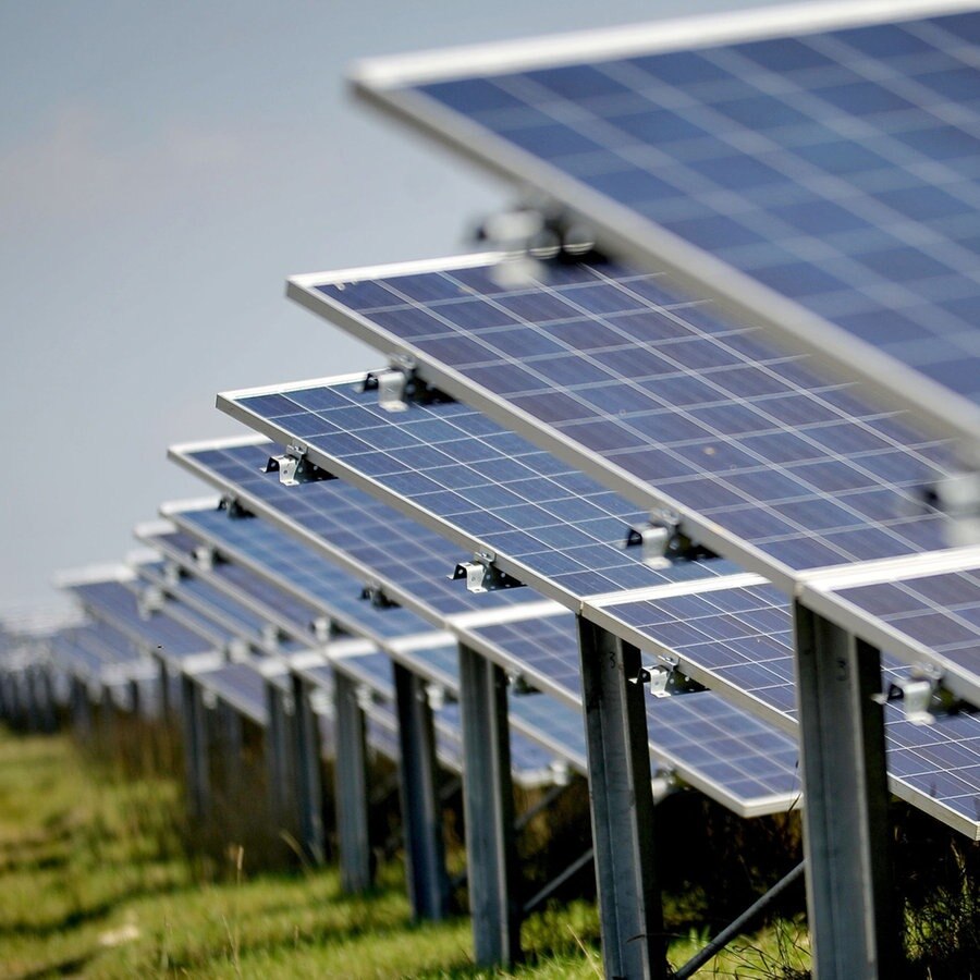 Solar-Panele einer Solar-Farm © picture alliance / empics Foto: Tim Ireland