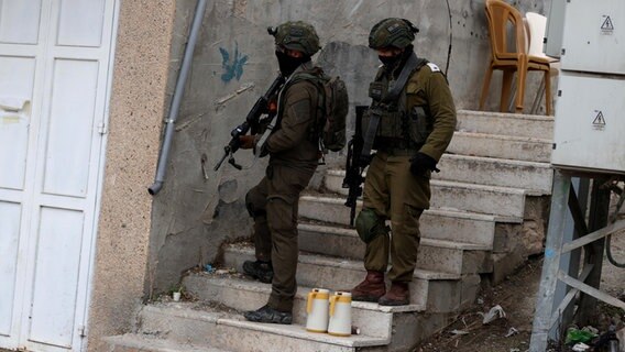 Einabus: Israelische Soldaten im Einsatz im Westjordanland. © Nidal Eshtayeh/Xinhua/dpa 