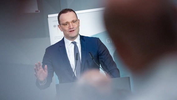 Federal Minister of Health Jens Spahn speaks at a conference.  © dpa Photo: Kay Nietfeld