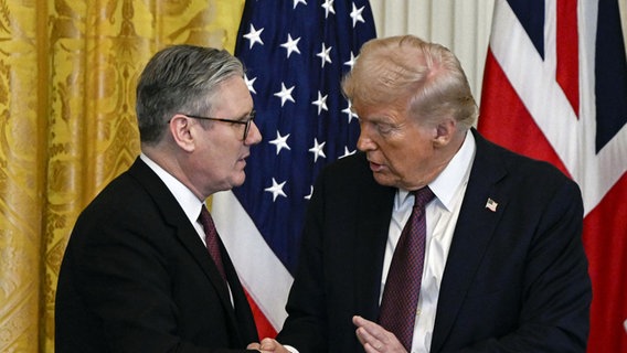 Der britische Premierminister Sir Keir Starmer zu Besuch bei Präsident Donald Trump im Weißen Haus in Washington. © picture alliance / Anadolu | Celal Gunes Foto: Celal Gunes