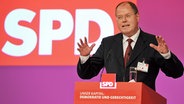 Peer Steinbrück in Berlin im Dezember 2011 beim SPD-Bundesparteitag. © dpa bildfunk Foto: Sebastian Kahnert