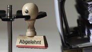 Stempel mit der Aufschrift "Abgelehnt" © imagebroker 