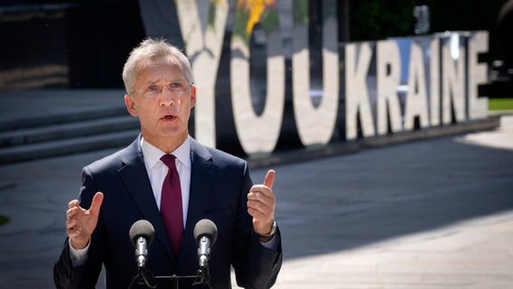 Der NATO-Generalsekretär Jens Stoltenberg in Kiew. © AP/dpa Foto: Efrem Lukatsky