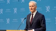 Jonas Gahr Støre, Ministerpräsident von Norwegen, kündigt an, dass die Regierung Palästina ab dem 28. Mai als unabhängigen Staat anerkennen wird. © Erik Flaaris Johansen/NTB/dpa 